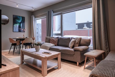 TV and multimedia, Living room, Seating area, Evening entertainment