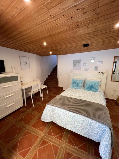 Bed, TV and multimedia