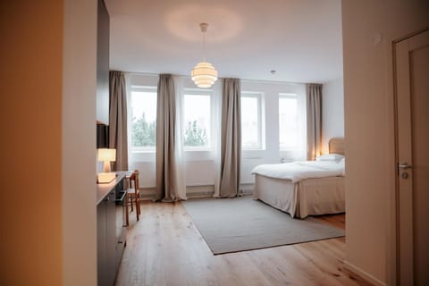 Bedroom, kitchen