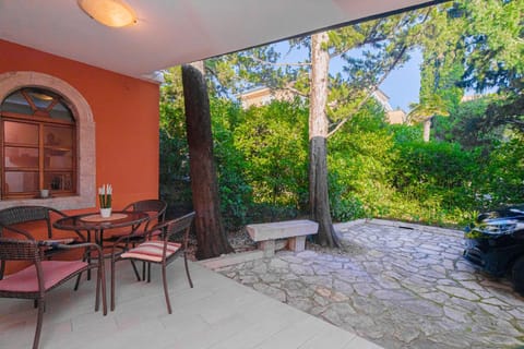 Patio, Day, Garden, Seating area, Garden view