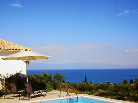 Sea view, Swimming pool, sunbed