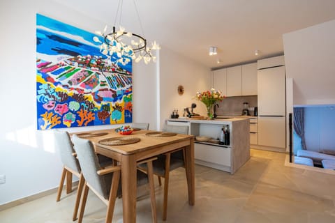 Kitchen or kitchenette, Dining area, dishwasher, oven, stove