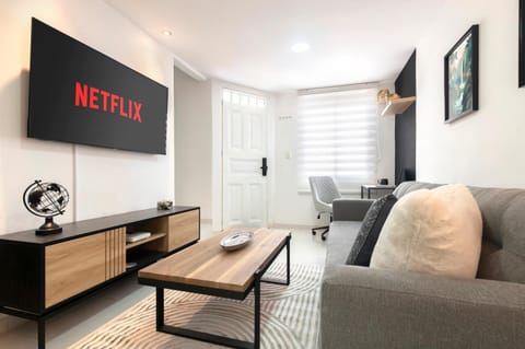 Communal lounge/ TV room, TV and multimedia, Living room, Seating area, Evening entertainment