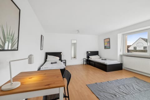 Bed, Seating area, Bedroom