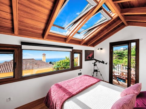 Bed, View (from property/room), Balcony/Terrace, Photo of the whole room, Bedroom, Sea view