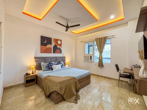 Bed, TV and multimedia, Photo of the whole room