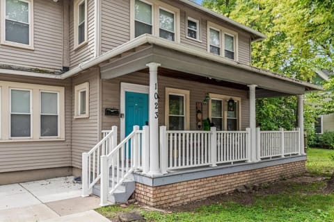 Bright and Newly Remodeled Apartment Near EMU 1 apts Apartment in Ypsilanti