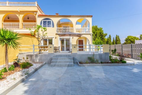 Property building, Facade/entrance, Off site
