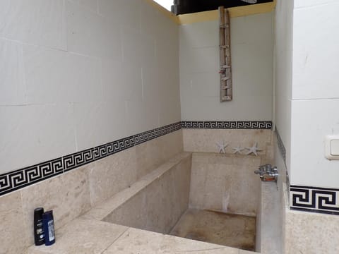 Amed Homestay House in Abang