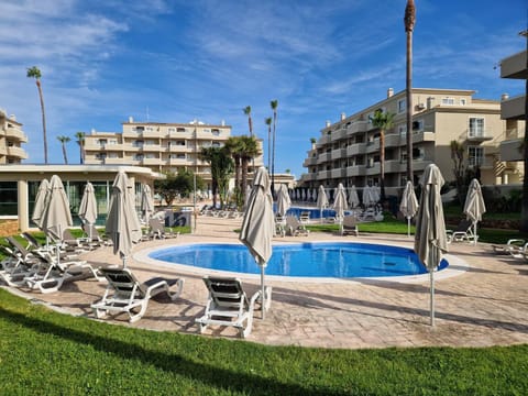 Property building, Spring, Day, Pool view, Swimming pool, sunbed