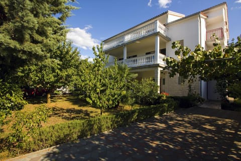 Property building, Patio, Day, Garden