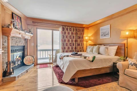 Cozy Studio Wood Fireplace House in Ellicottville