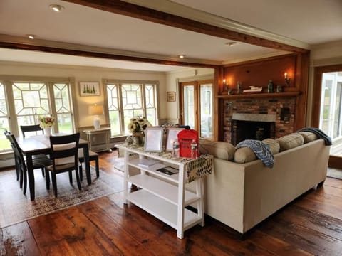 Acadia Lobsterman's Farmhouse & Cottage House in Lamoine