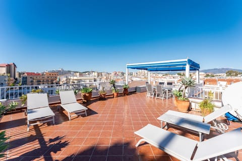 Property building, Balcony/Terrace, Living room