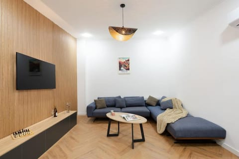 Communal lounge/ TV room, TV and multimedia, Living room, Seating area, Evening entertainment