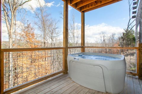 Peaky Woods Cabin Hot Tub Game Room MTN Views Cabin in Sevierville