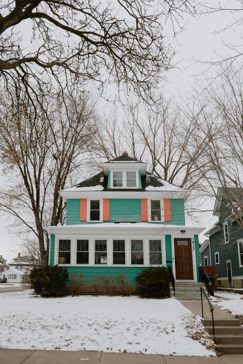 Property building, Day, Winter