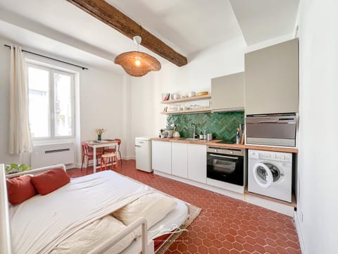 Living room, Dining area, dishwasher, oven, stove, toaster, washing machine