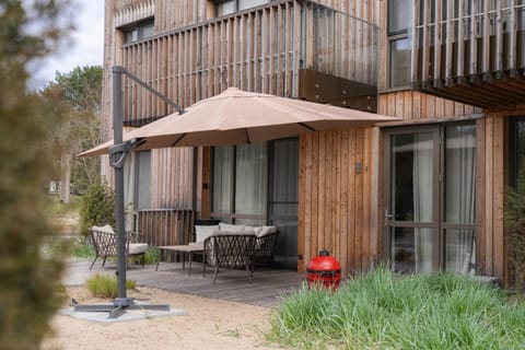 Property building, Patio, Spring, Day, Garden, Garden view