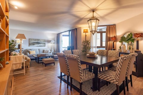 TV and multimedia, Living room, Seating area, Dining area