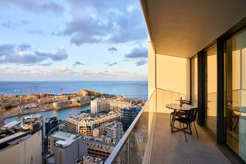 Day, Natural landscape, View (from property/room), Balcony/Terrace, Seating area, City view, Sea view