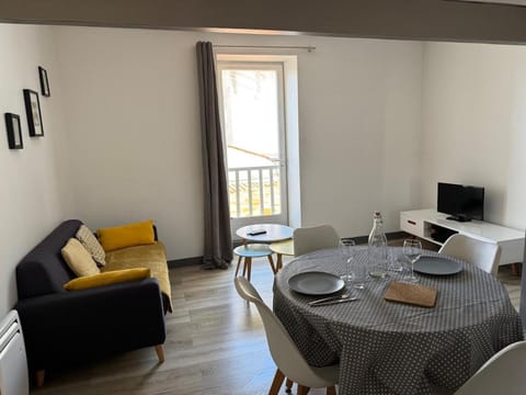 TV and multimedia, Living room, Dining area