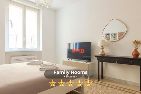 Bed, TV and multimedia, Photo of the whole room, Bedroom, towels