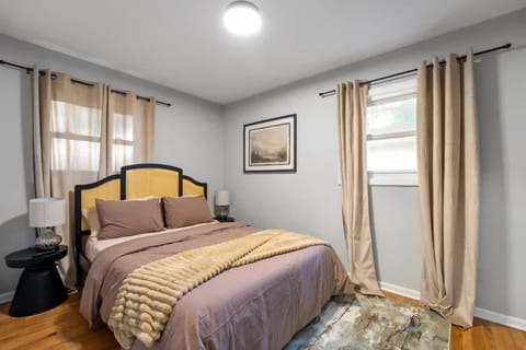 Joliet Cozy Oasis 4BR House in Joliet