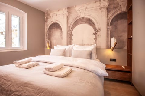 Bed, Photo of the whole room, Bedroom, towels