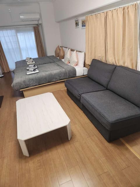 Bed, Living room