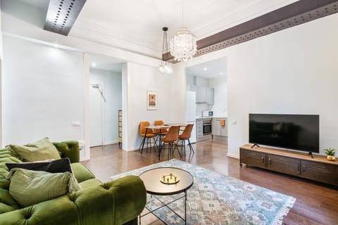 TV and multimedia, Seating area, Dining area