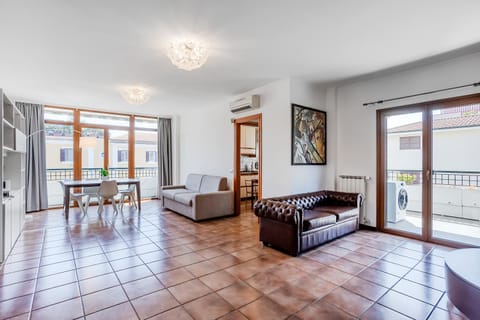 Communal lounge/ TV room, Lounge or bar, washing machine, air conditioner