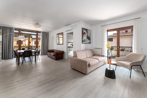 Living room, Seating area, Dining area, air conditioner