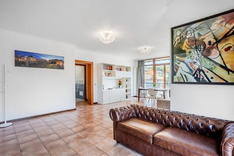 Bird's eye view, Library, Lounge or bar, Decorative detail