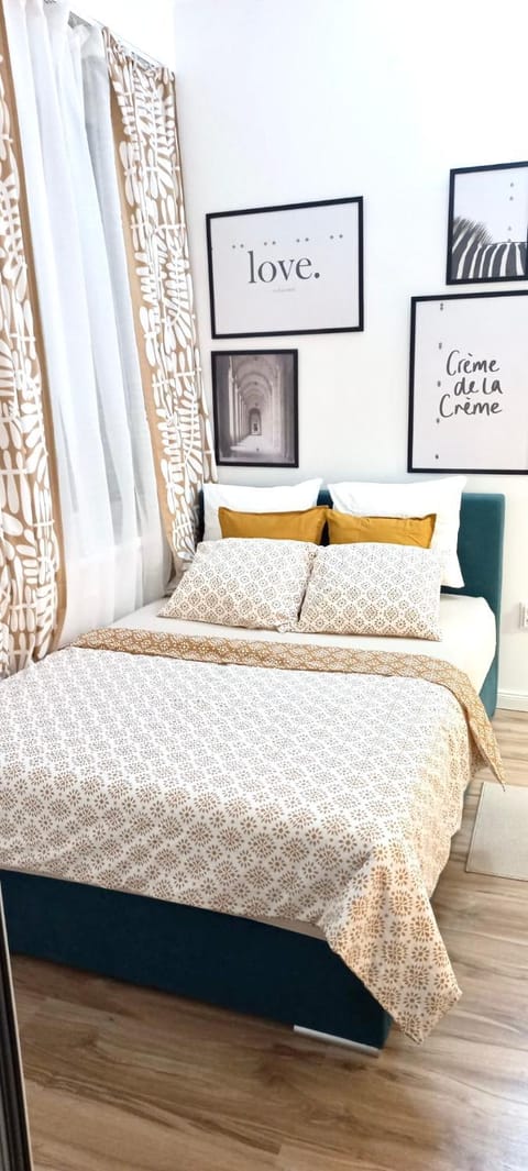 Rooms & Apartments Miavik Hostel in Belgrade