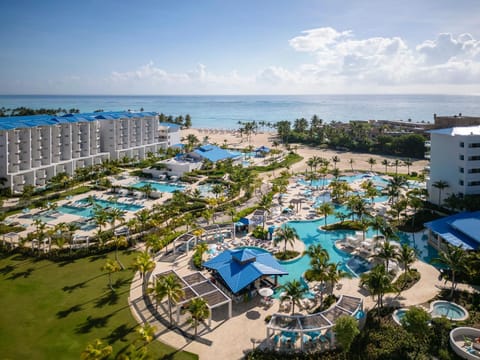 Property building, Day, Natural landscape, Beach, City view, Pool view, Sea view, Swimming pool, sunbed