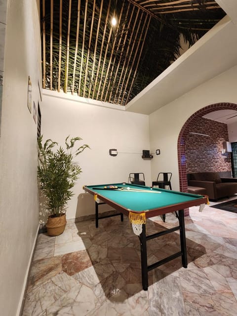 Game Room, Game Room