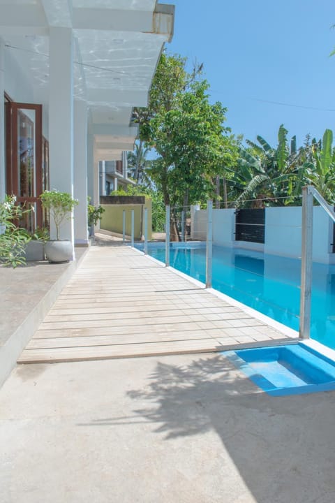Property building, Day, Pool view, Swimming pool