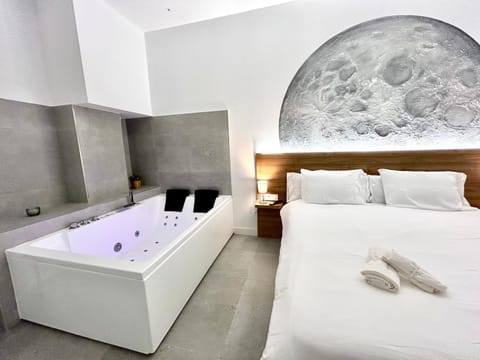 Valencia Getaway - Jacuzzi, Space & Comfort Apartment in Valencia