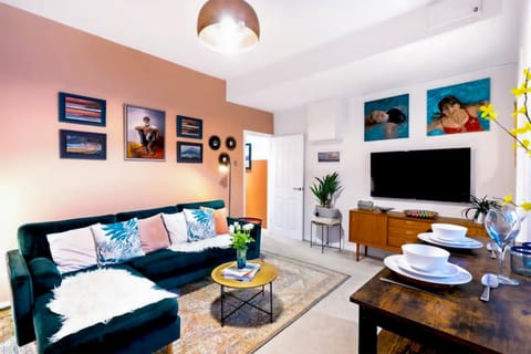 Living room, Dining area, Evening entertainment