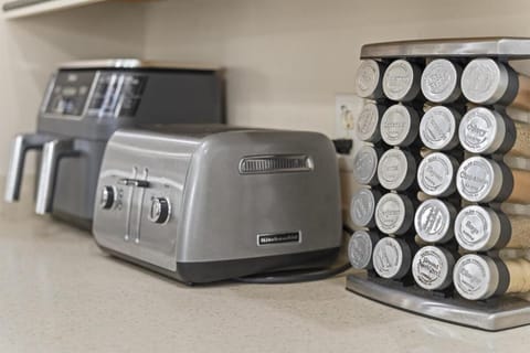 Yellow House Walk to Downtown St Augustine House in Saint Augustine
