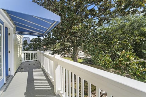 Yellow House Walk to Downtown St Augustine House in Saint Augustine