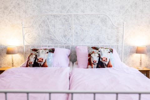 Natural landscape, View (from property/room), Bedroom, pet friendly
