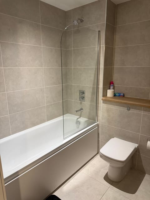 The Urban Escape in Media City - A private room and bathroom in a shared apartment Vacation rental in Salford