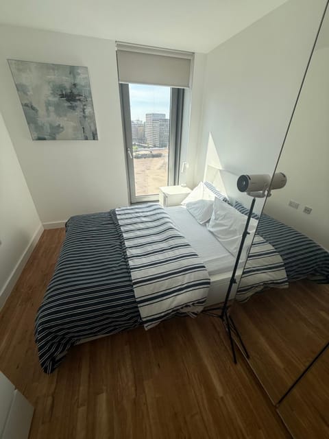 The Urban Escape in Media City - A private room and bathroom in a shared apartment Vacation rental in Salford