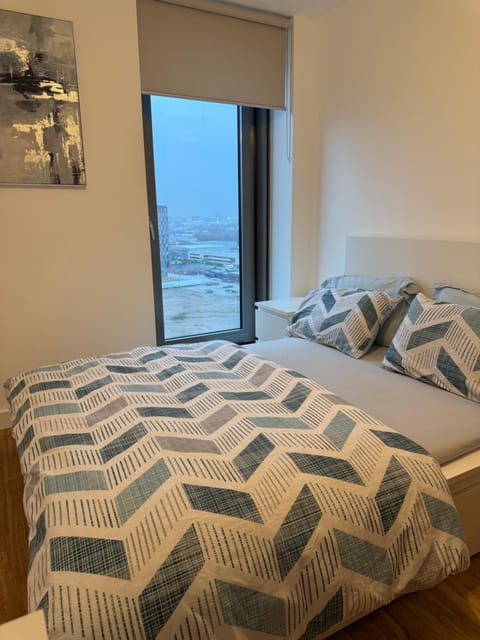 The Urban Escape in Media City - A private room and bathroom in a shared apartment Vacation rental in Salford