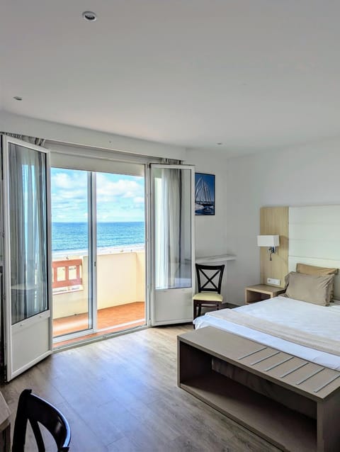 Natural landscape, Balcony/Terrace, Balcony/Terrace, Beach, Bedroom, Sea view, Sea view, Breakfast, air conditioner