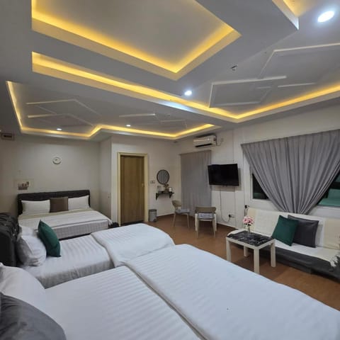 TV and multimedia, Seating area, Drinks, air conditioner