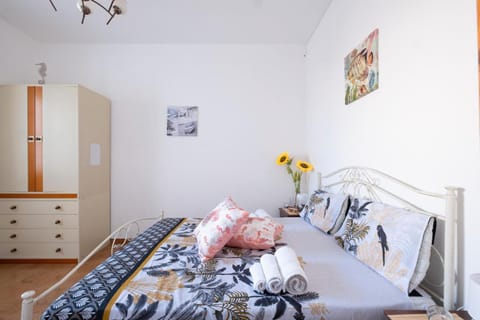 Bed, Decorative detail, Bedroom