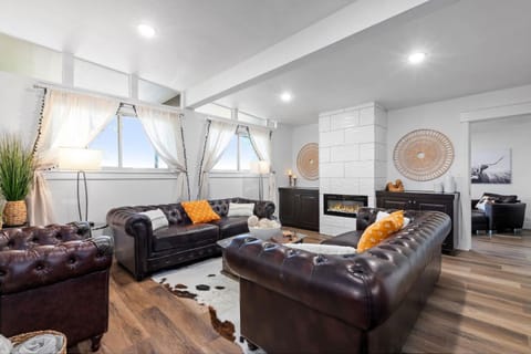 Schatzi Haus - Theater Room Pool Close to Main House in Fredericksburg